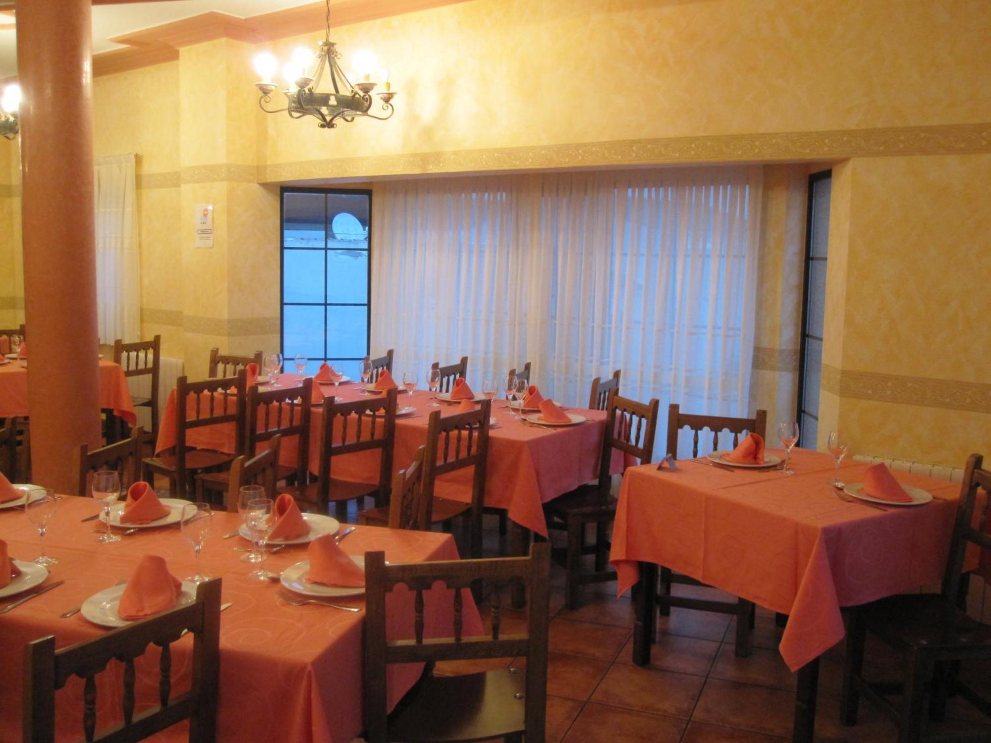 Hostal Restaurante Santa Cruz Masueco Exterior photo
